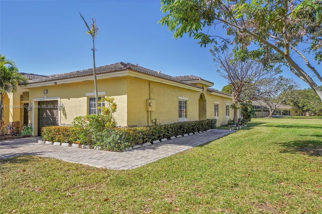 Recently Sold: $389,900 (3 beds, 2 baths, 1380 Square Feet)