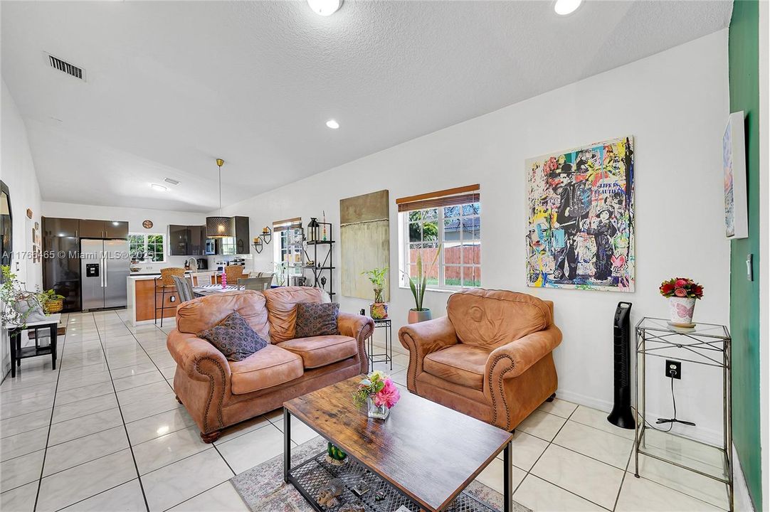 Recently Sold: $389,900 (3 beds, 2 baths, 1380 Square Feet)