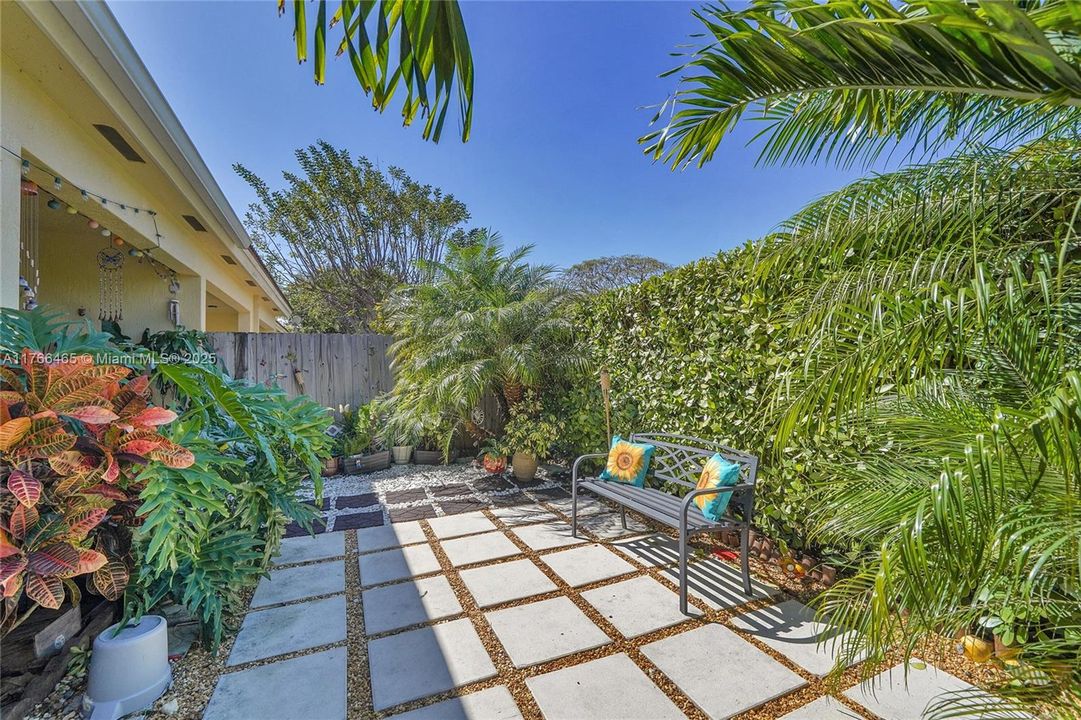 Recently Sold: $389,900 (3 beds, 2 baths, 1380 Square Feet)