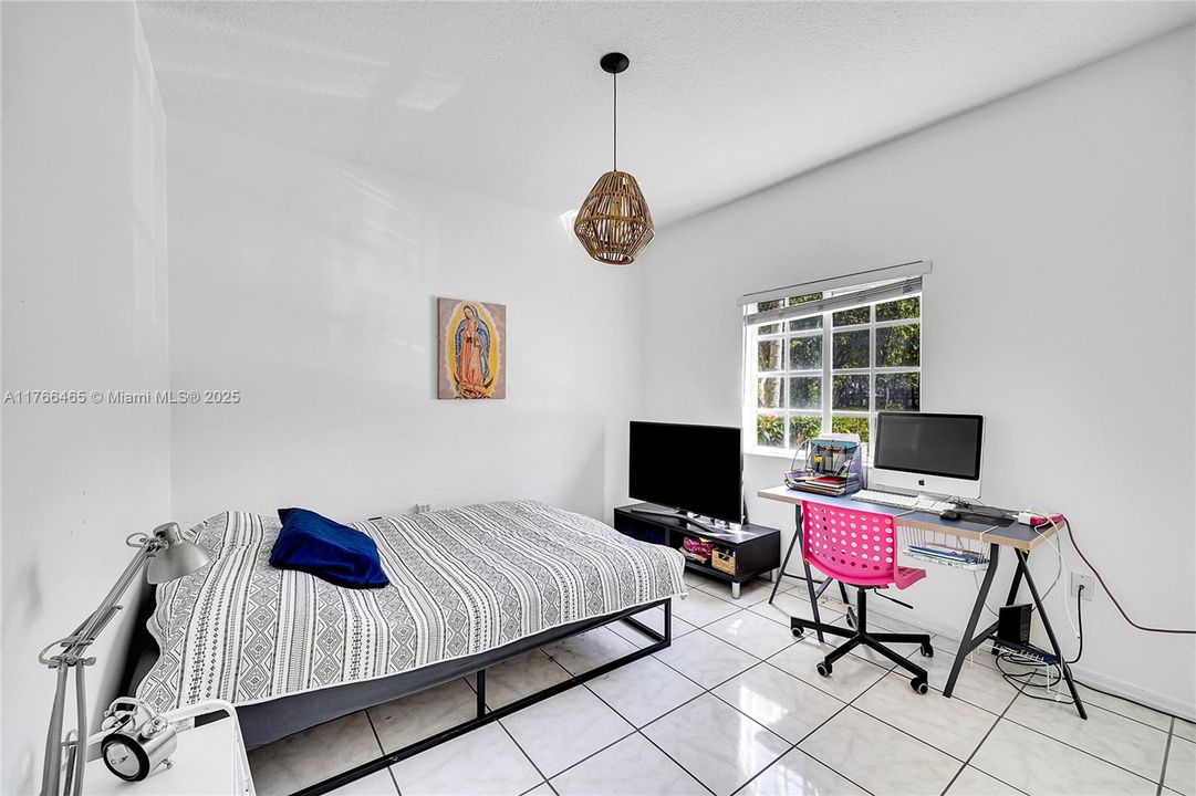 Recently Sold: $389,900 (3 beds, 2 baths, 1380 Square Feet)