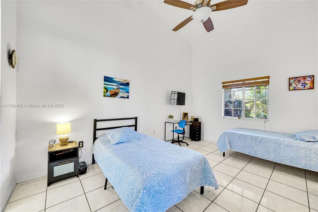 Recently Sold: $389,900 (3 beds, 2 baths, 1380 Square Feet)