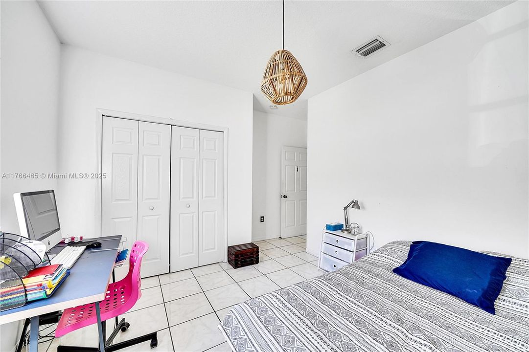 Recently Sold: $389,900 (3 beds, 2 baths, 1380 Square Feet)