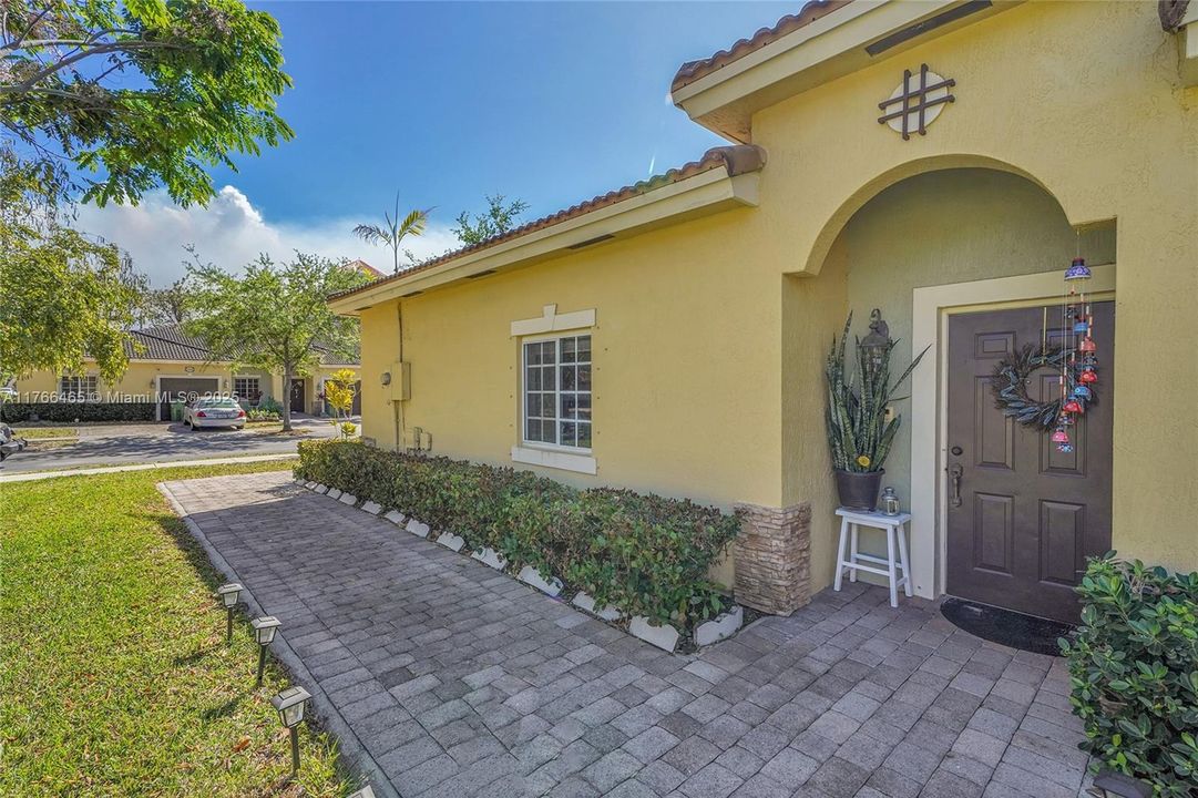 Recently Sold: $389,900 (3 beds, 2 baths, 1380 Square Feet)