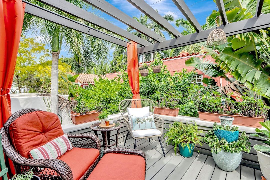 最近售出: $1,700,000 (4 贝兹, 2 浴室, 1869 平方英尺)