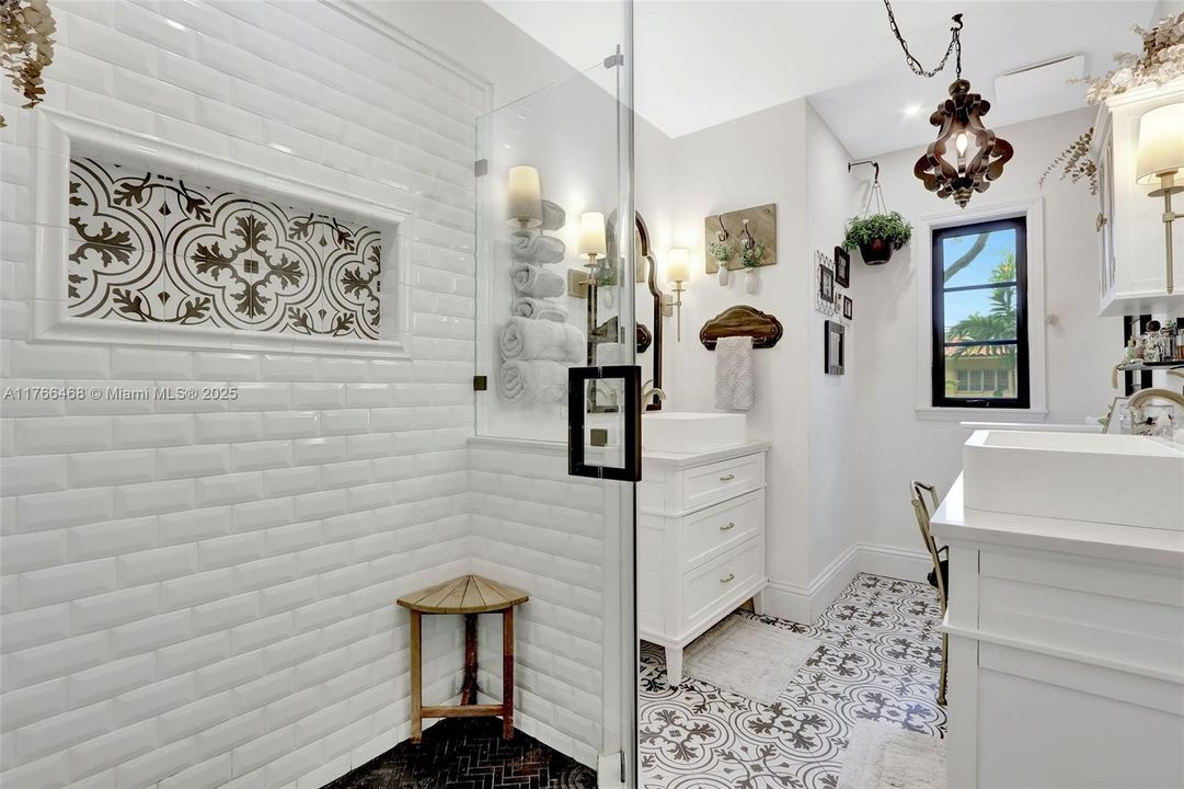 最近售出: $1,700,000 (4 贝兹, 2 浴室, 1869 平方英尺)