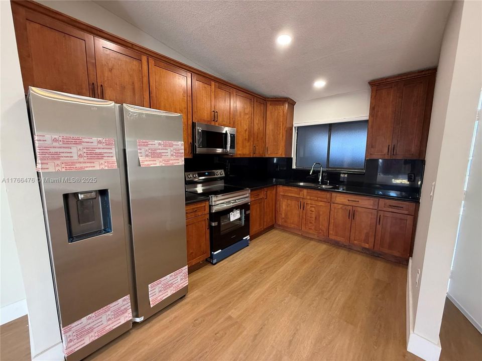 Recently Sold: $449,000 (3 beds, 2 baths, 1393 Square Feet)