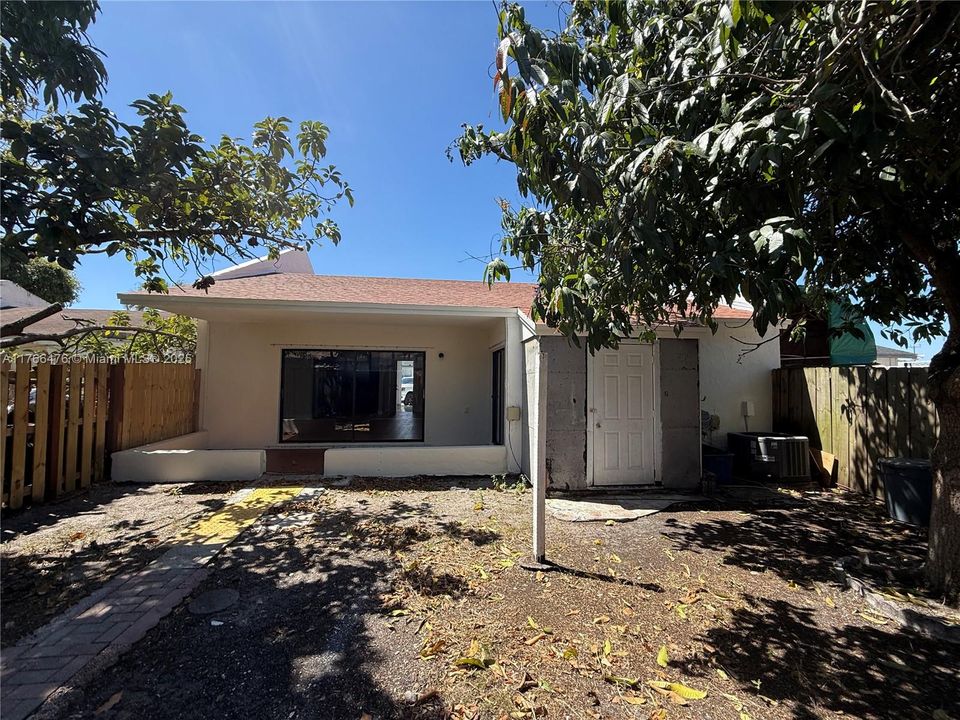 Recently Sold: $449,000 (3 beds, 2 baths, 1393 Square Feet)