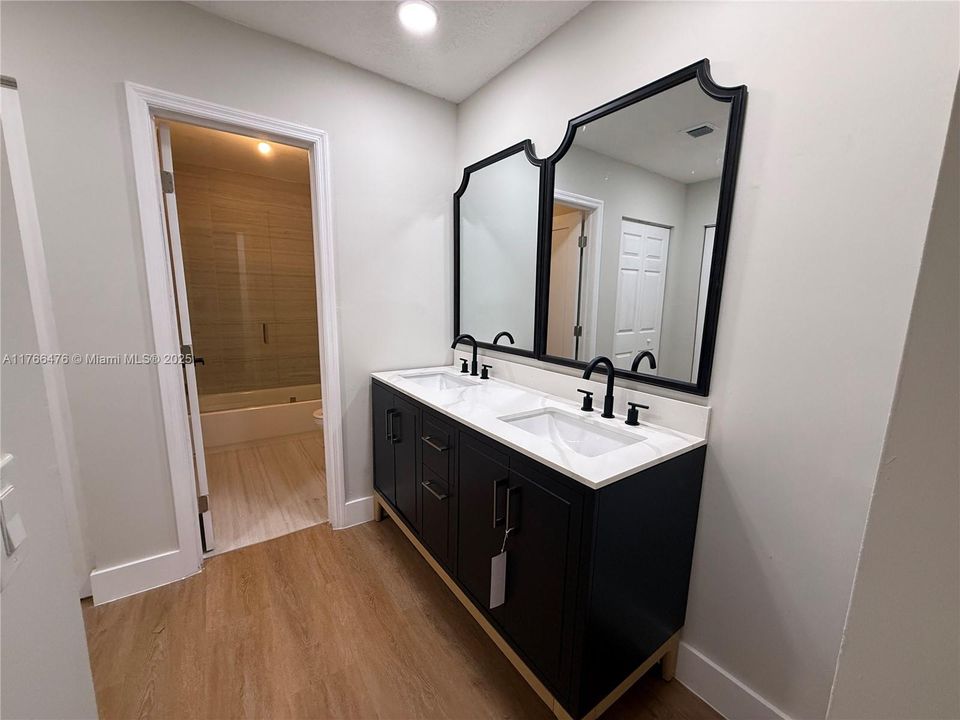 Recently Sold: $449,000 (3 beds, 2 baths, 1393 Square Feet)