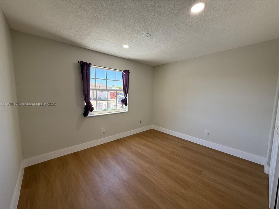 Recently Sold: $449,000 (3 beds, 2 baths, 1393 Square Feet)