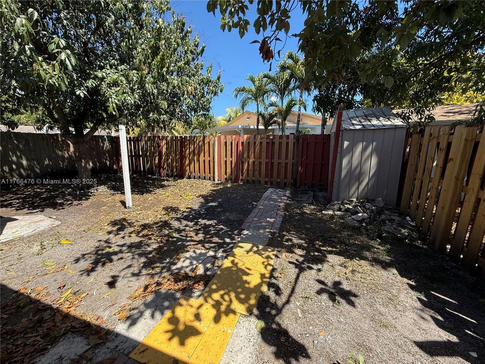 Recently Sold: $449,000 (3 beds, 2 baths, 1393 Square Feet)