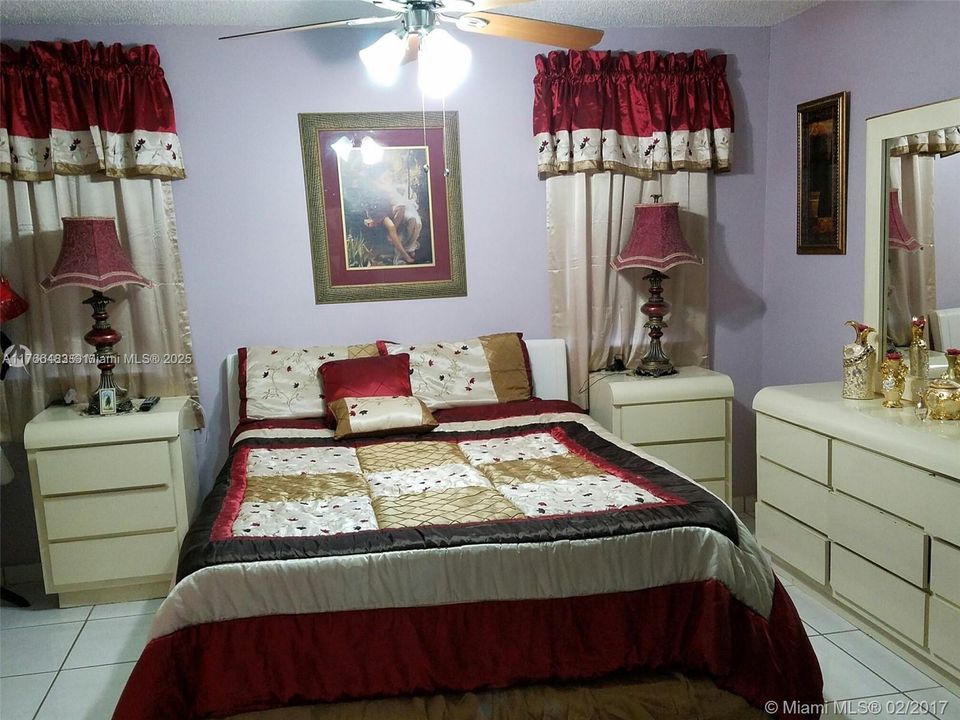 For Sale: $279,900 (2 beds, 2 baths, 926 Square Feet)