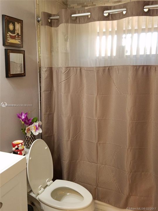 For Sale: $279,900 (2 beds, 2 baths, 926 Square Feet)
