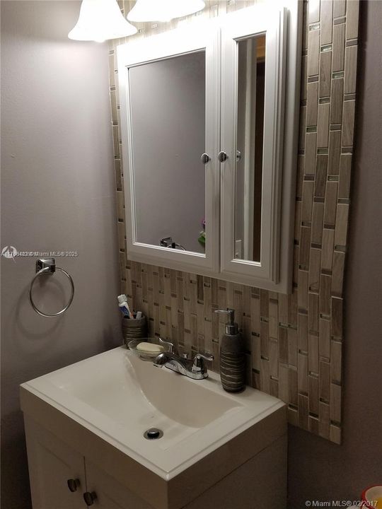 For Sale: $279,900 (2 beds, 2 baths, 926 Square Feet)