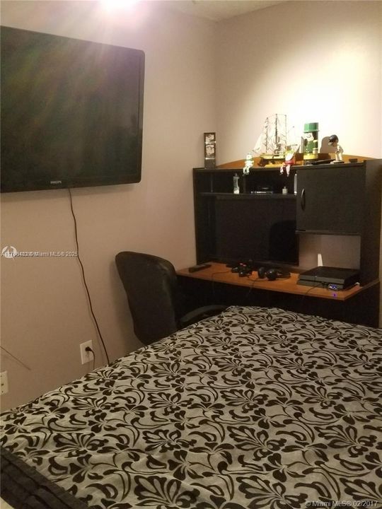 For Sale: $279,900 (2 beds, 2 baths, 926 Square Feet)