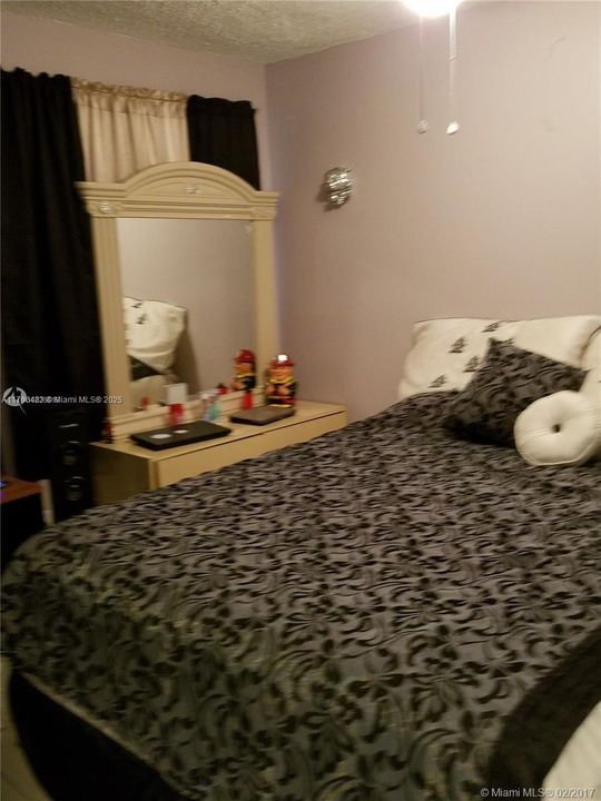 For Sale: $279,900 (2 beds, 2 baths, 926 Square Feet)