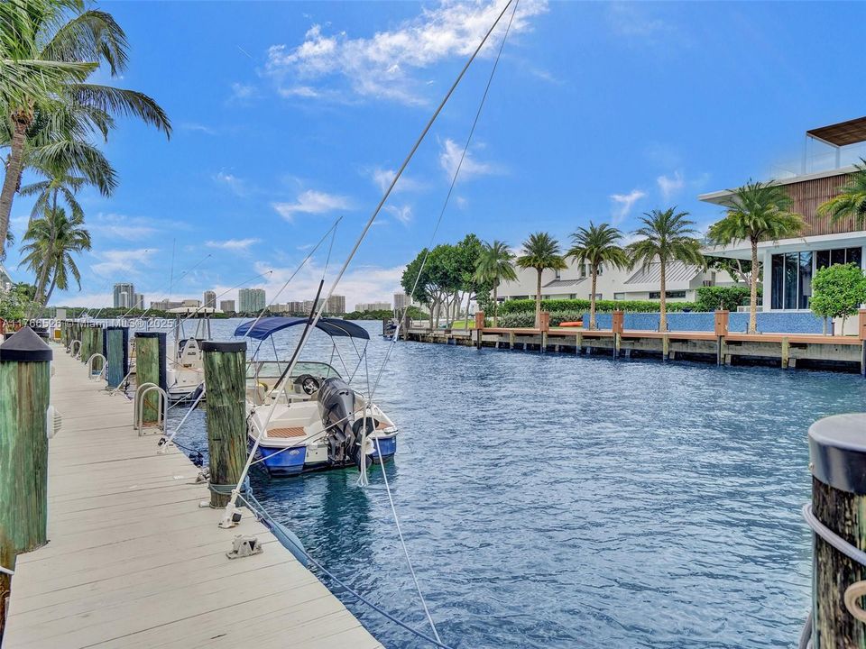 最近售出: $995,000 (2 贝兹, 2 浴室, 2057 平方英尺)