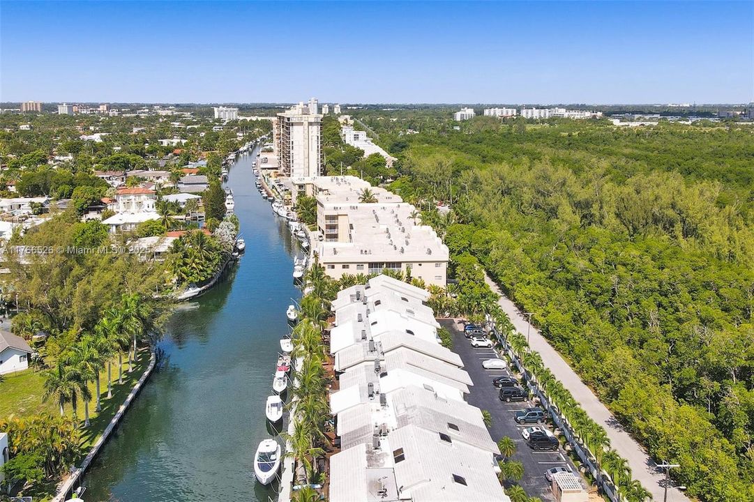 最近售出: $995,000 (2 贝兹, 2 浴室, 2057 平方英尺)