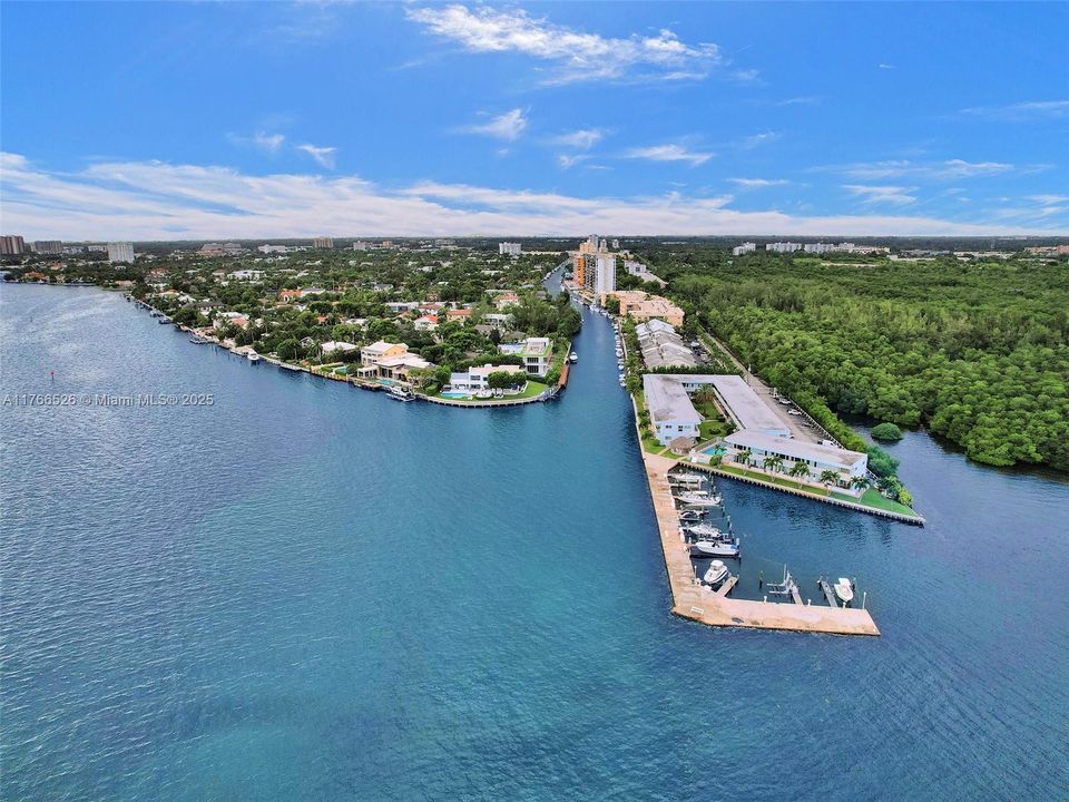 最近售出: $995,000 (2 贝兹, 2 浴室, 2057 平方英尺)