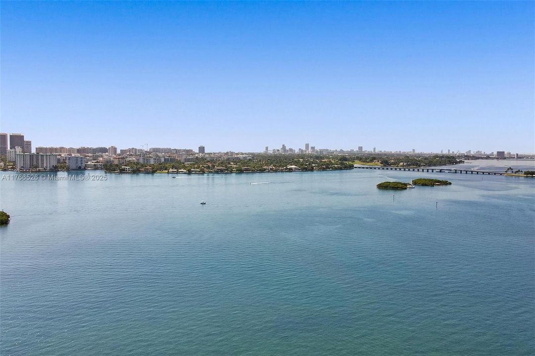 最近售出: $995,000 (2 贝兹, 2 浴室, 2057 平方英尺)