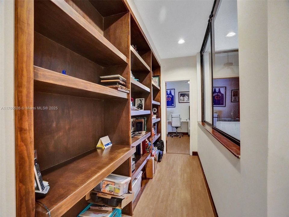 最近售出: $995,000 (2 贝兹, 2 浴室, 2057 平方英尺)