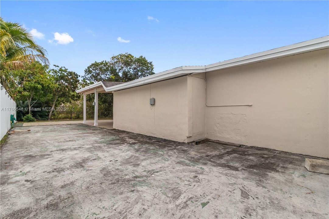 Recently Sold: $585,000 (3 beds, 2 baths, 1397 Square Feet)