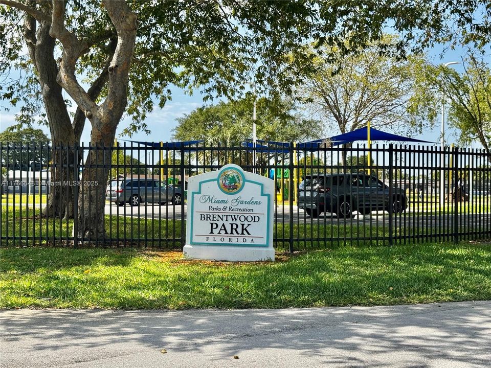 Recently Sold: $585,000 (3 beds, 2 baths, 1397 Square Feet)