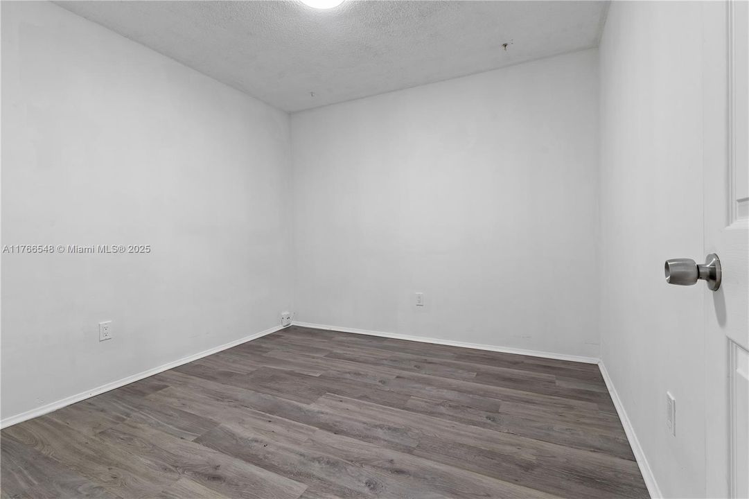 Recently Sold: $585,000 (3 beds, 2 baths, 1397 Square Feet)