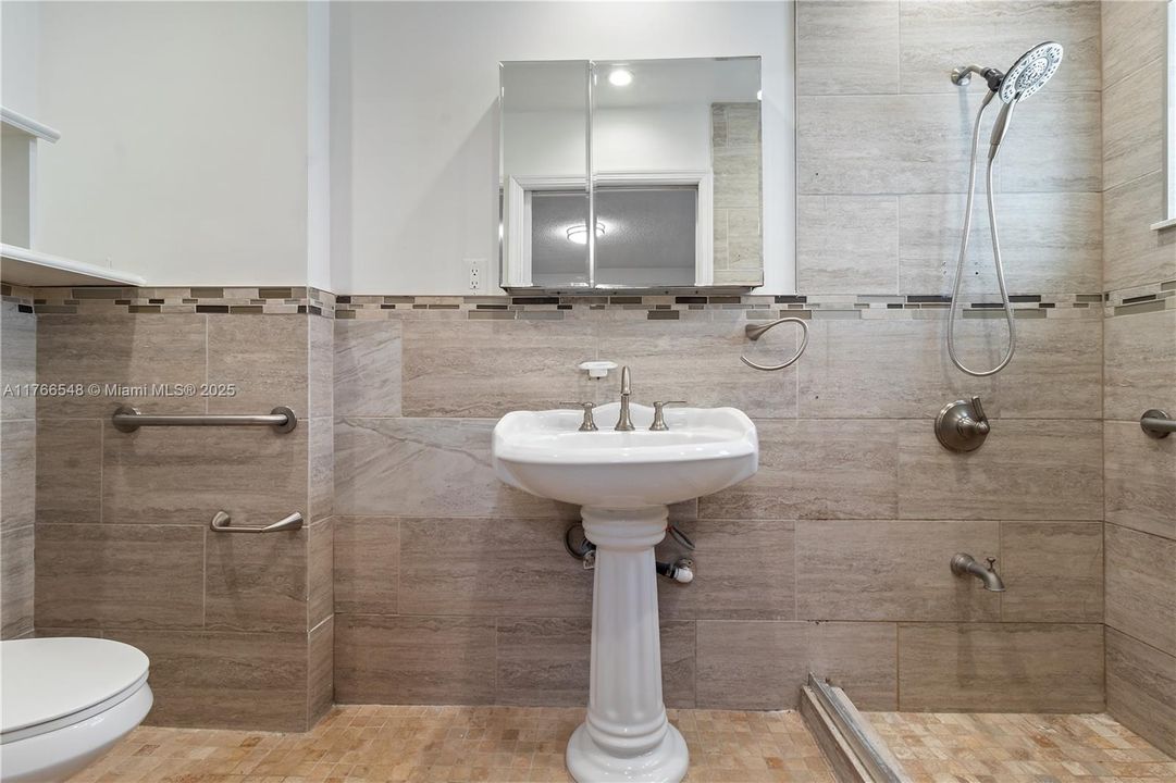 Recently Sold: $585,000 (3 beds, 2 baths, 1397 Square Feet)