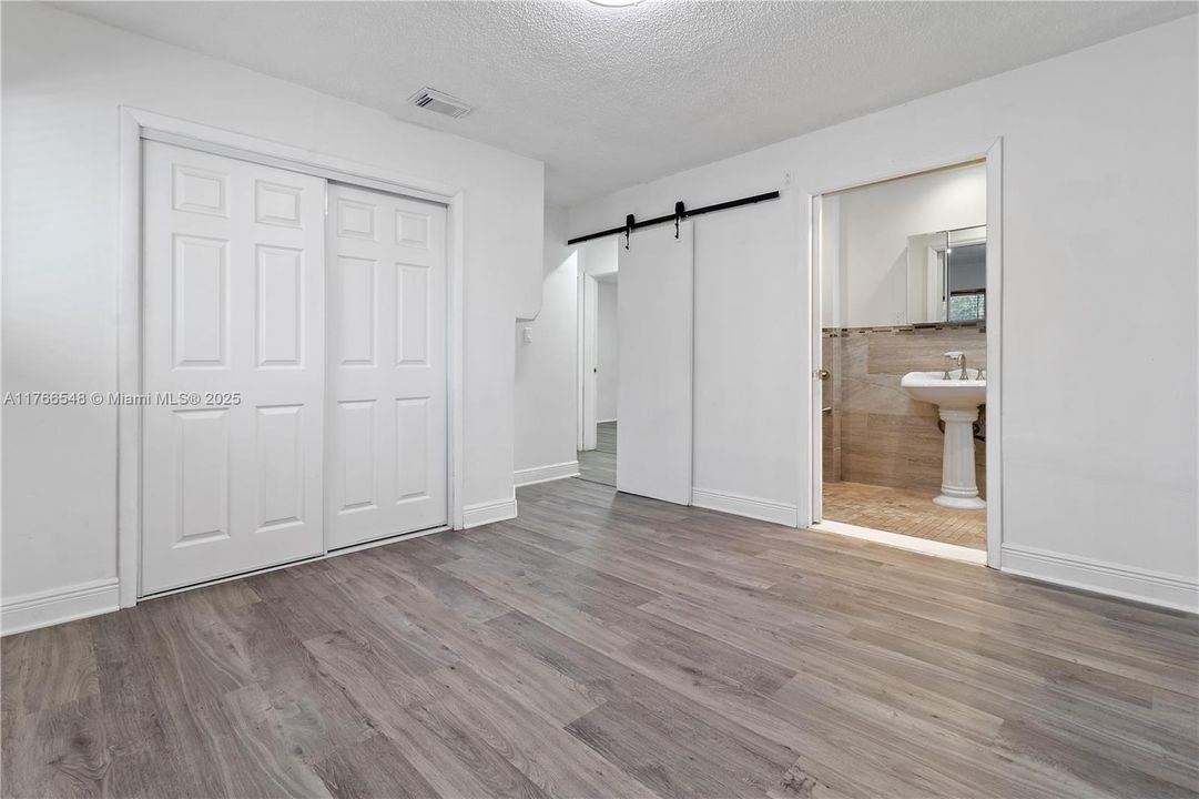 Recently Sold: $585,000 (3 beds, 2 baths, 1397 Square Feet)