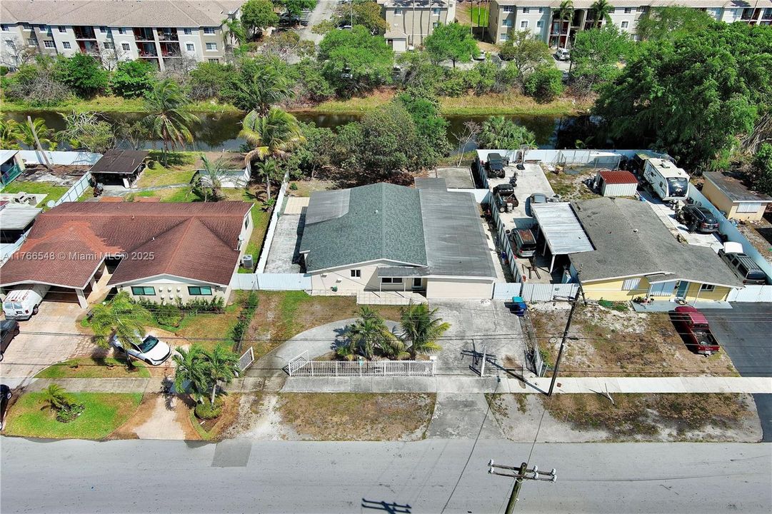 Recently Sold: $585,000 (3 beds, 2 baths, 1397 Square Feet)