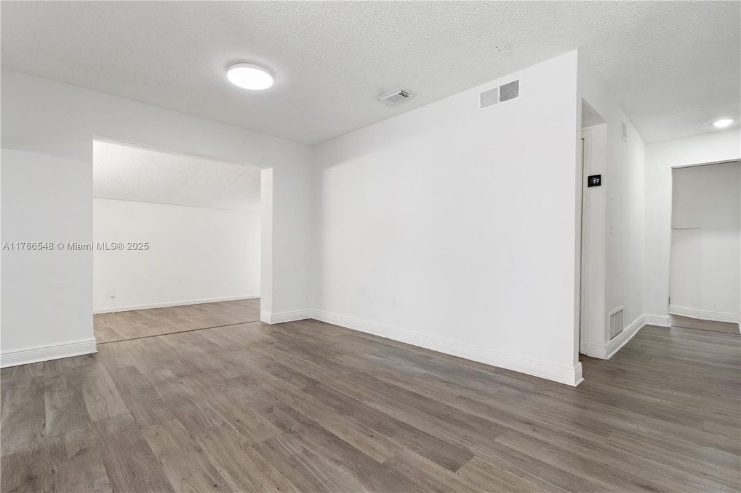 Recently Sold: $585,000 (3 beds, 2 baths, 1397 Square Feet)