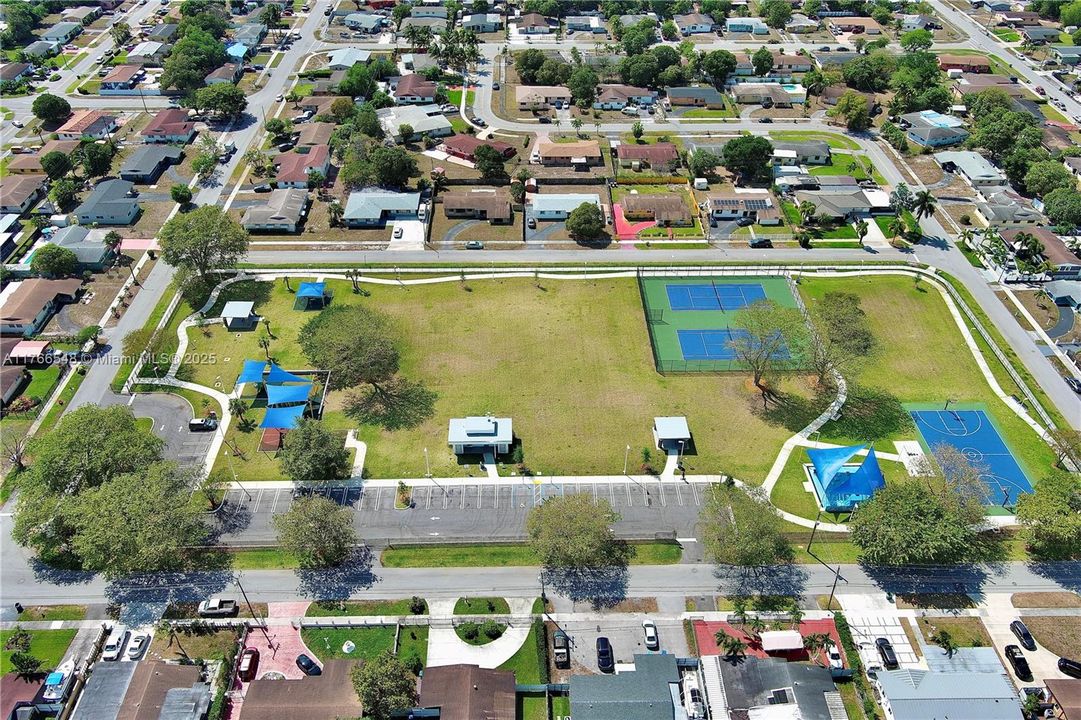 Recently Sold: $585,000 (3 beds, 2 baths, 1397 Square Feet)