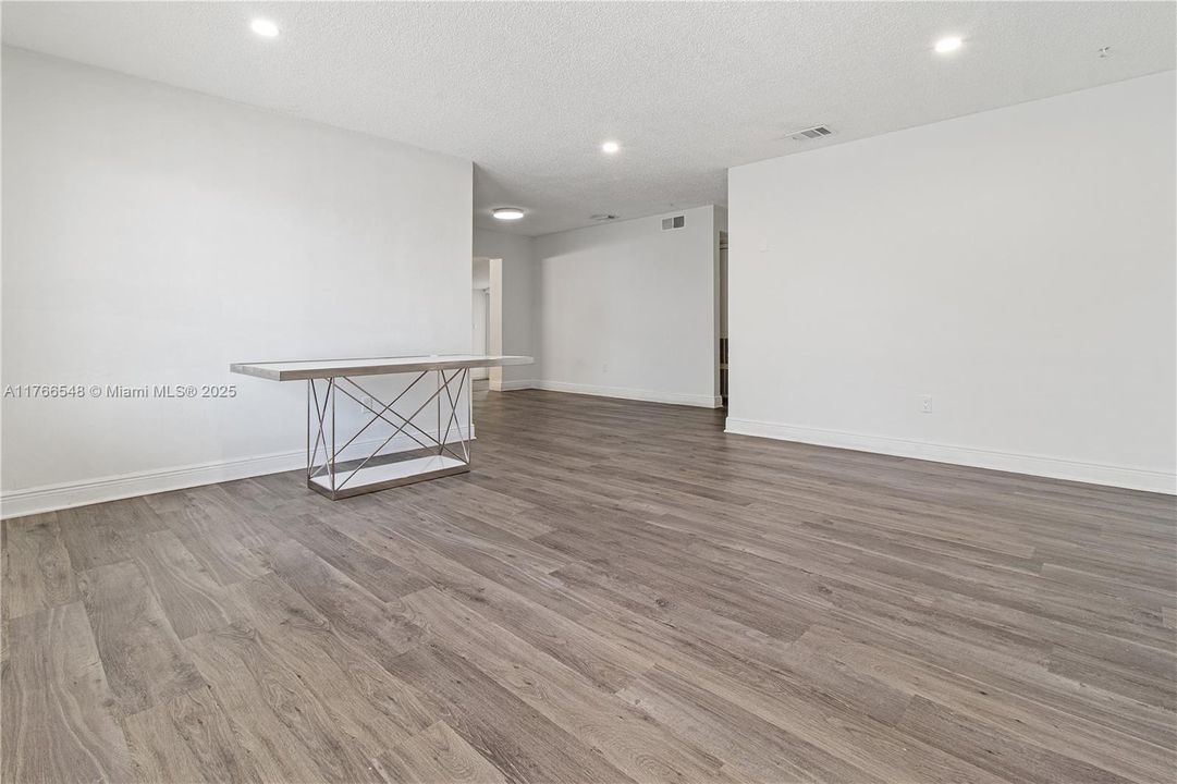 Recently Sold: $585,000 (3 beds, 2 baths, 1397 Square Feet)