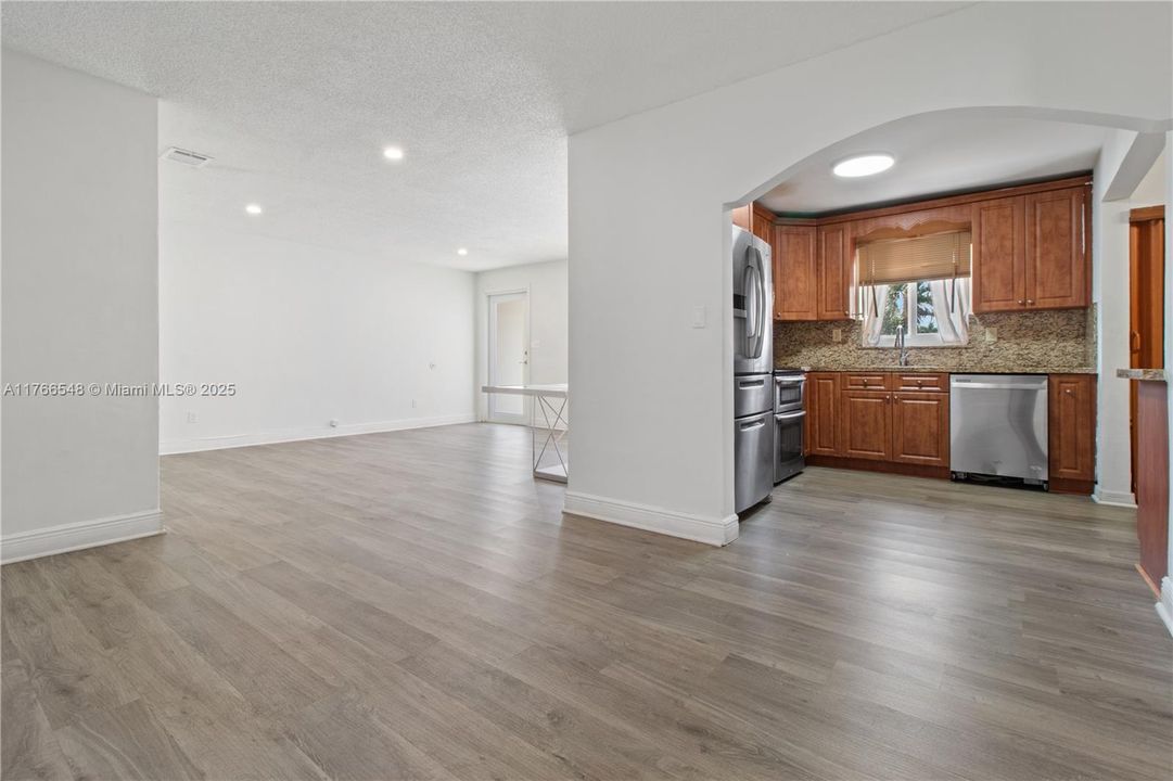 Recently Sold: $585,000 (3 beds, 2 baths, 1397 Square Feet)