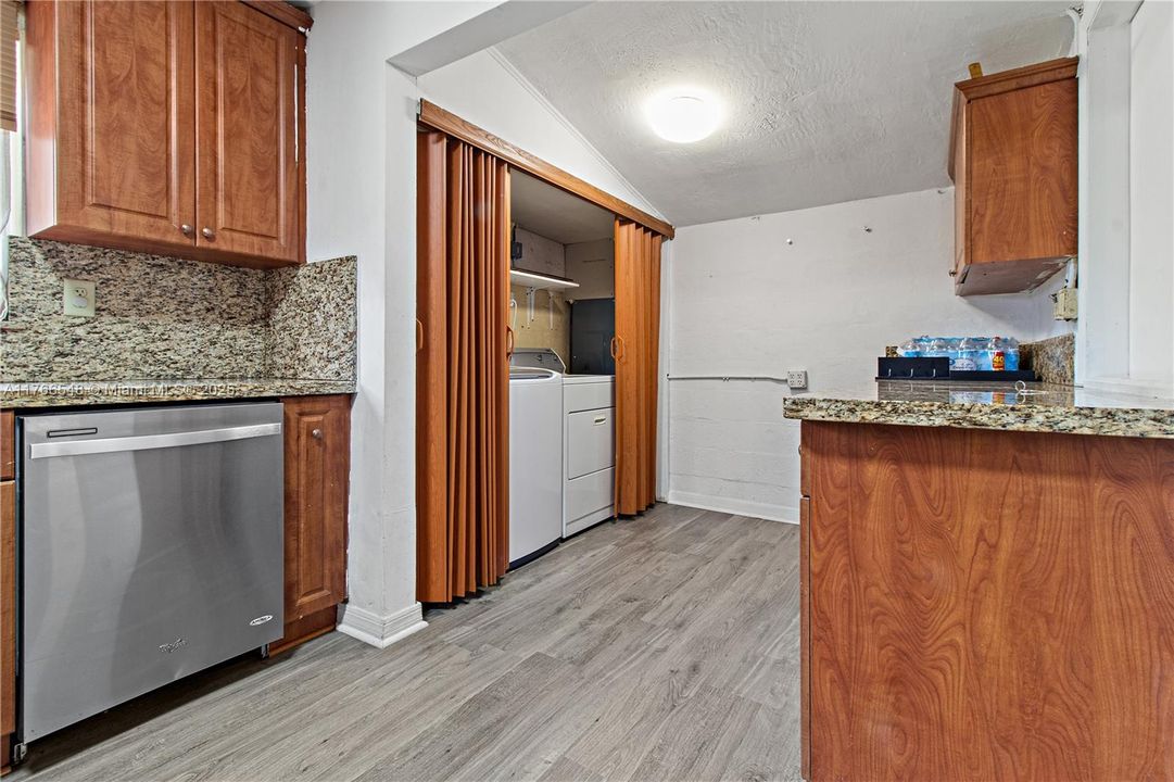 Recently Sold: $585,000 (3 beds, 2 baths, 1397 Square Feet)