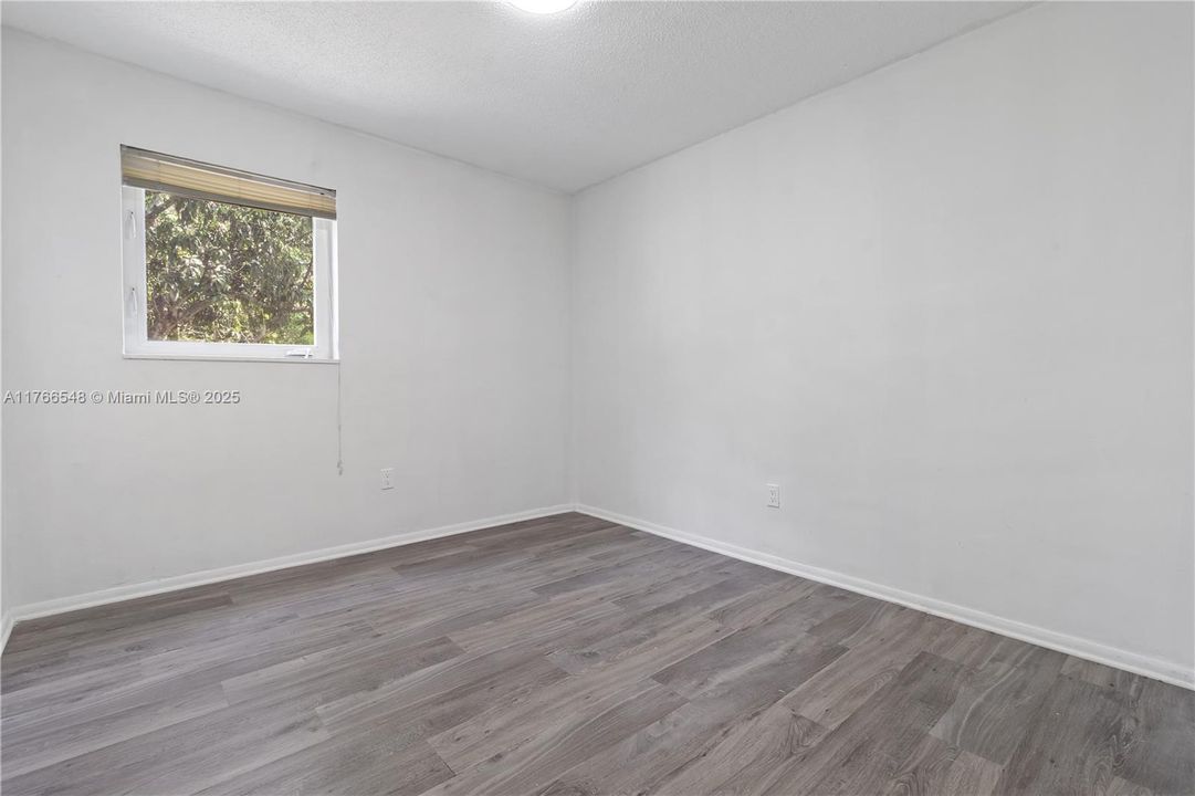 Recently Sold: $585,000 (3 beds, 2 baths, 1397 Square Feet)