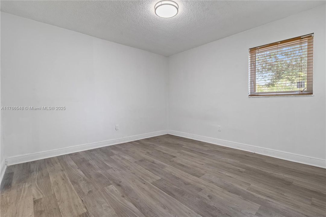 Recently Sold: $585,000 (3 beds, 2 baths, 1397 Square Feet)