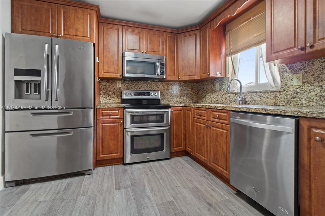 Recently Sold: $585,000 (3 beds, 2 baths, 1397 Square Feet)