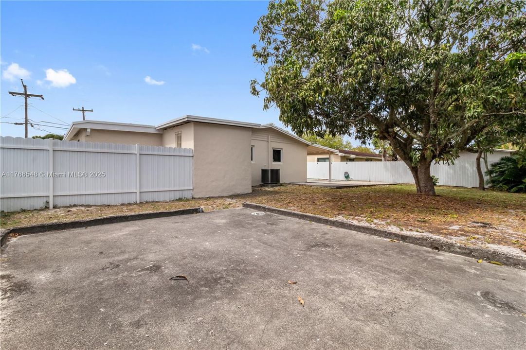 Recently Sold: $585,000 (3 beds, 2 baths, 1397 Square Feet)