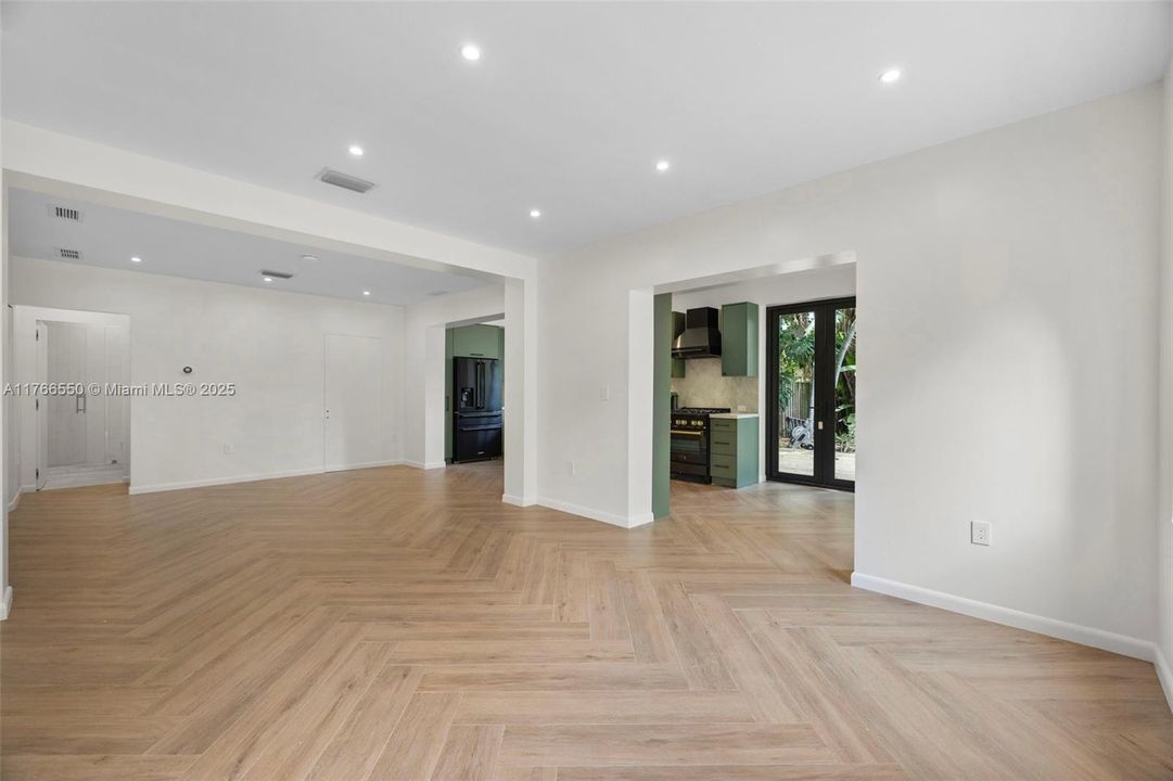 Recently Sold: $1,995,000 (3 beds, 3 baths, 1780 Square Feet)