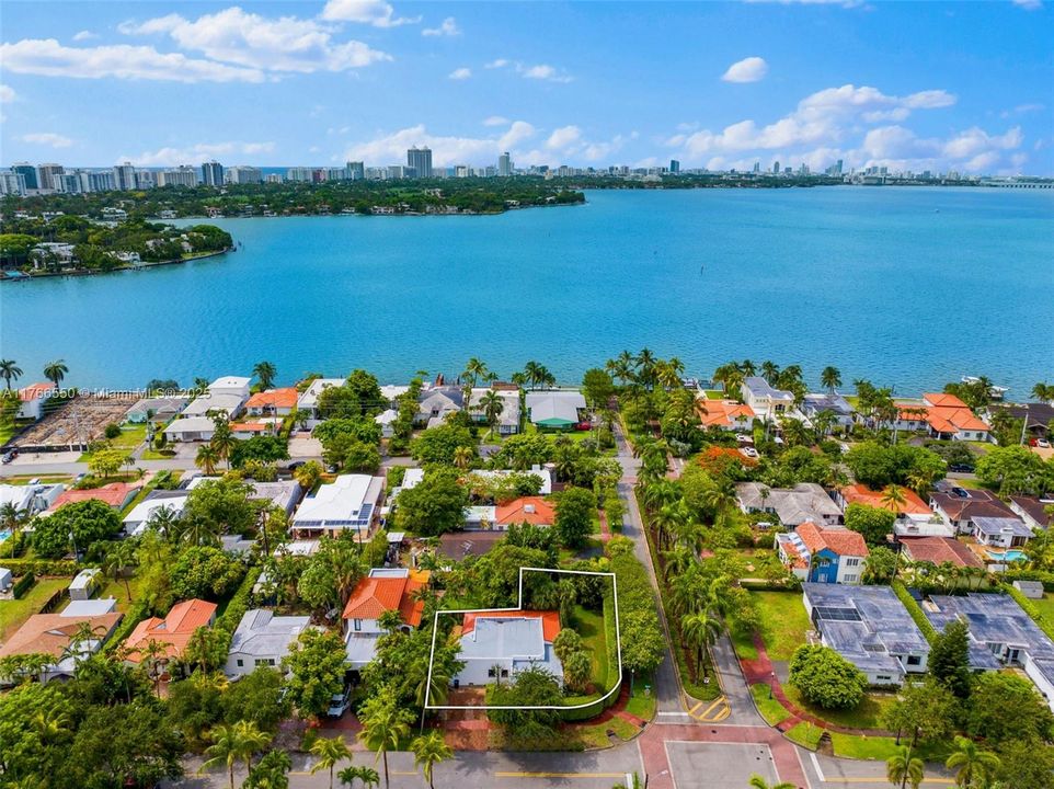 Recently Sold: $1,995,000 (3 beds, 3 baths, 1780 Square Feet)