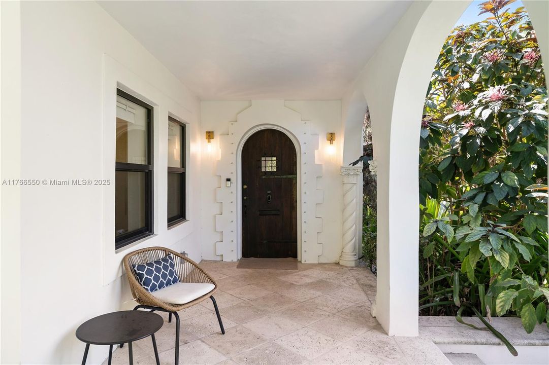 Recently Sold: $1,995,000 (3 beds, 3 baths, 1780 Square Feet)