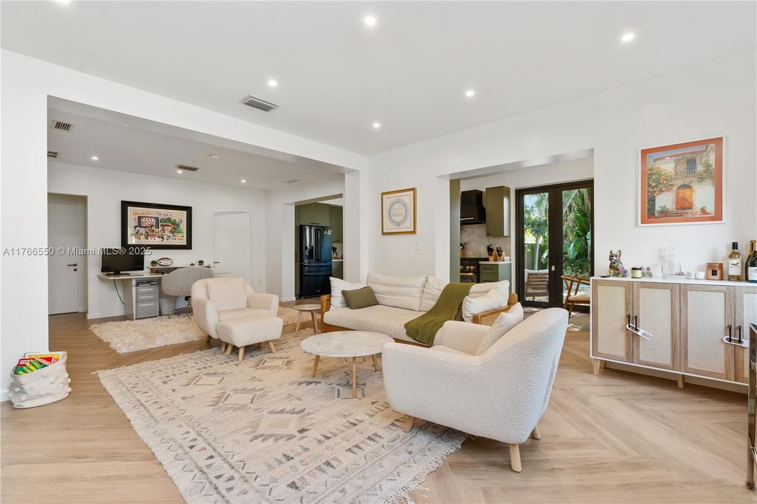 Recently Sold: $1,995,000 (3 beds, 3 baths, 1780 Square Feet)