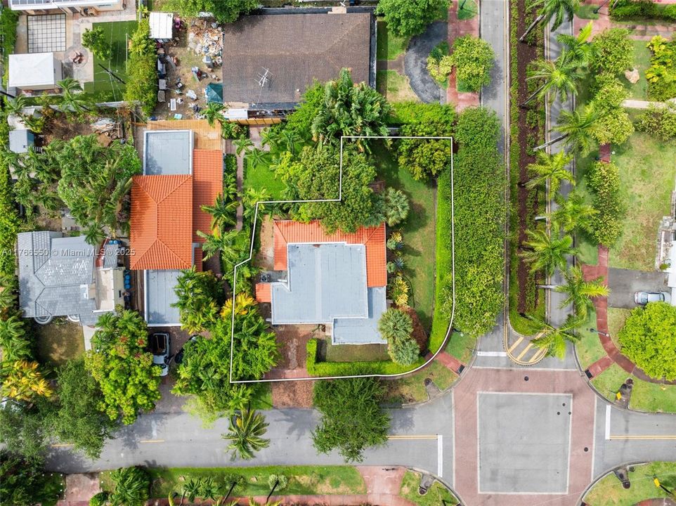 Recently Sold: $1,995,000 (3 beds, 3 baths, 1780 Square Feet)