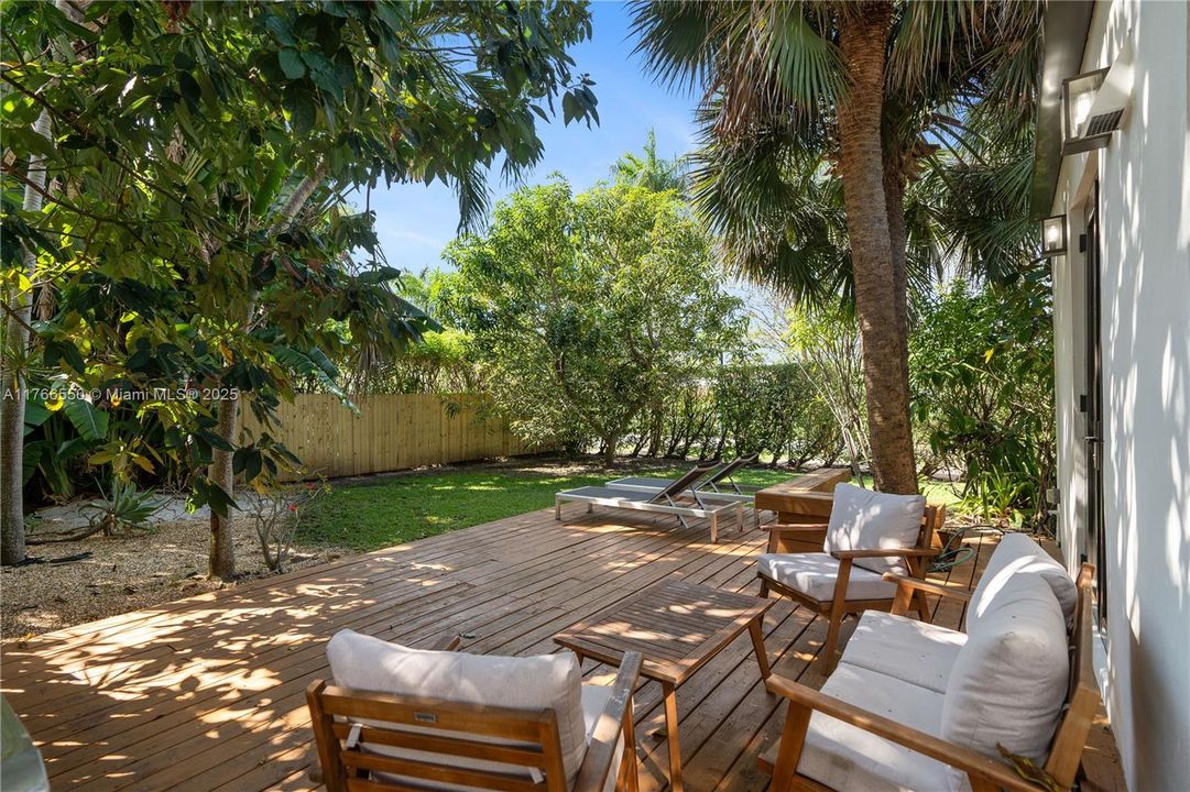 Recently Sold: $1,995,000 (3 beds, 3 baths, 1780 Square Feet)