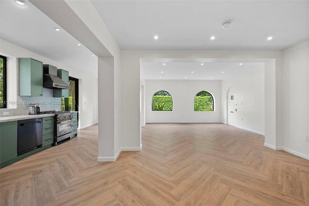 Recently Sold: $1,995,000 (3 beds, 3 baths, 1780 Square Feet)