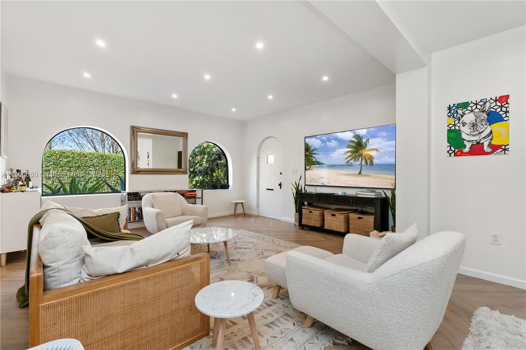 Recently Sold: $1,995,000 (3 beds, 3 baths, 1780 Square Feet)