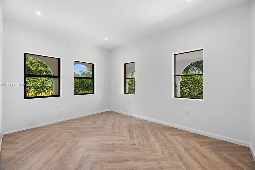 Recently Sold: $1,995,000 (3 beds, 3 baths, 1780 Square Feet)