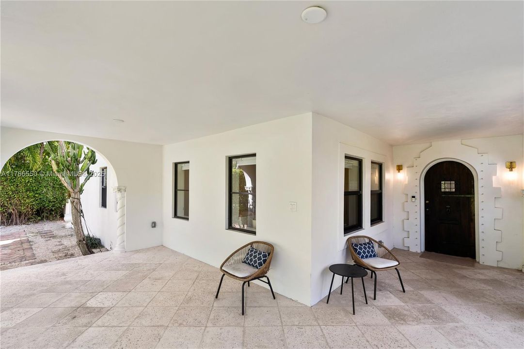 Recently Sold: $1,995,000 (3 beds, 3 baths, 1780 Square Feet)