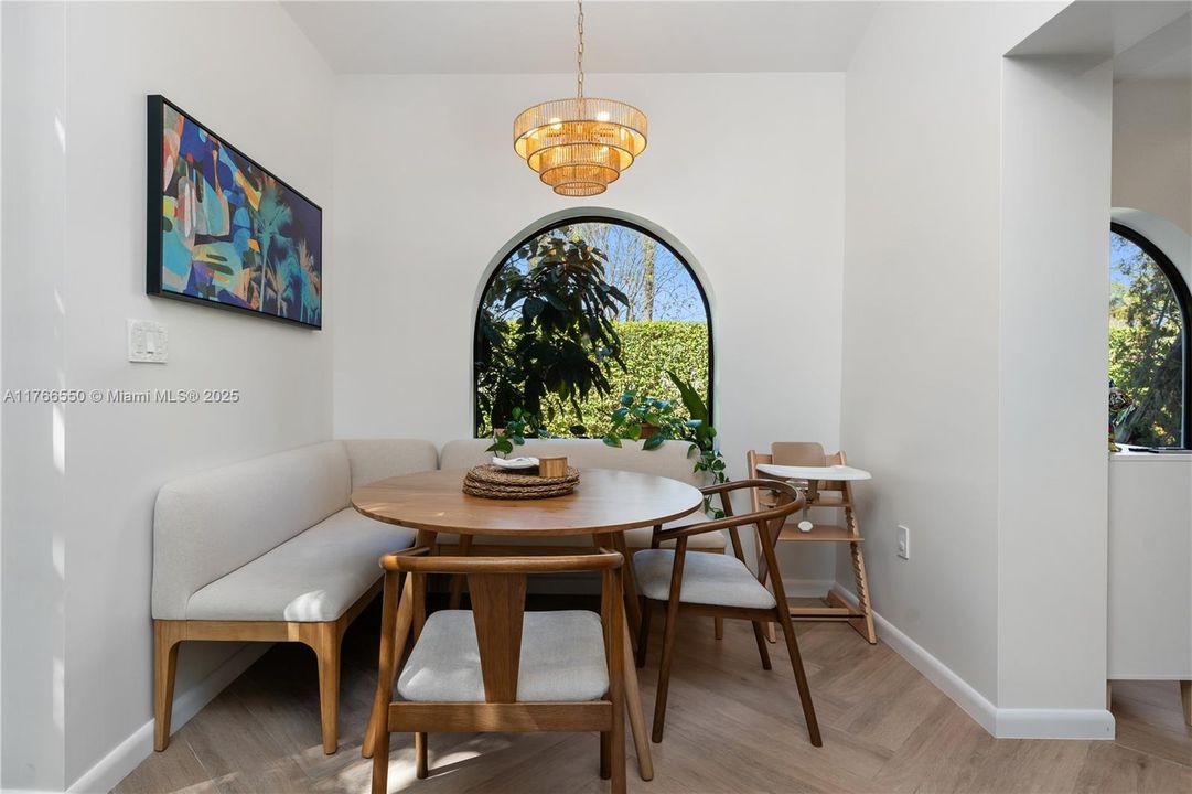 Recently Sold: $1,995,000 (3 beds, 3 baths, 1780 Square Feet)